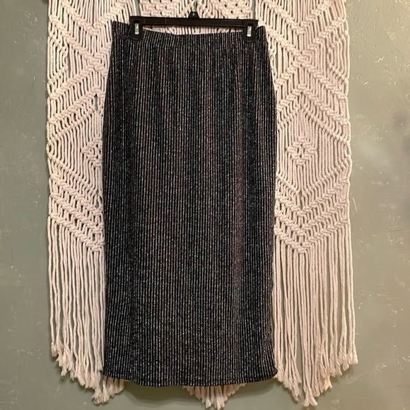 Black and Sliver Midi Skirt - Picture 1 of 5